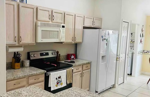 Cumbrian Lakes Casa | Charming Disney 4-bedroom home w/ private pool, WiFi, AC in quiet neighborhood