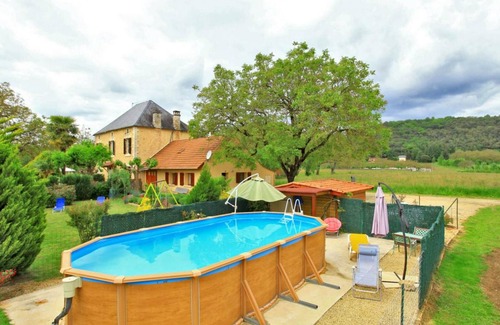 Calviac-en-Perigord Cabaña | Casa cómoda con piscina en el corazón del Périgord, cerca de sitios turísticos y senderos naturales.