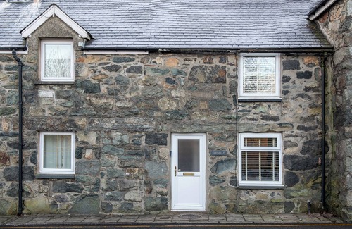 Dolgellau Cabaña | Charming dog friendly cottage with cosy log burner