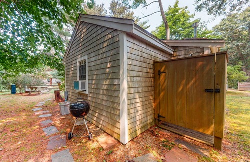 Wellfleet Cabaña | Charming, Dog-Friendly Cottage w/ Free WiFi & a Kitchenette - Close to the Beach