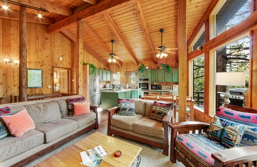 Fern Valley Cabina | Encantador, agradable para perros de dos pisos casa de campo de la cabina w / cubierta - ideal para familias!
