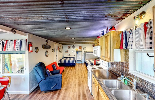 Kingsland Casa | Charming dog-friendly lakefront home with lake view, dock, & washer/dryer