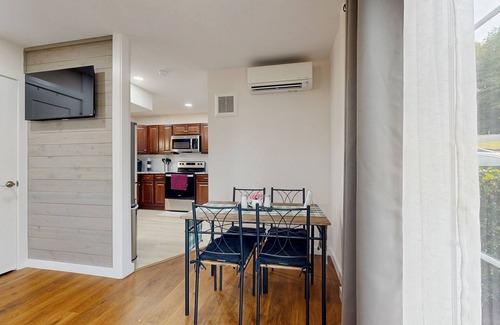 Leicester Casa | Charming Dog-friendly Home with Mountain Views, Fill Kitchen & Hot tub