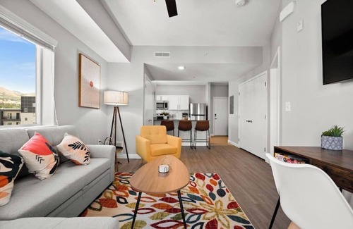 Central City Apartamento | Charming Downtown Getaway