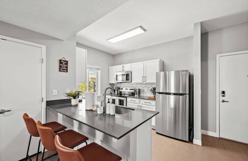 Central City Apartamento | Charming Downtown Getaway