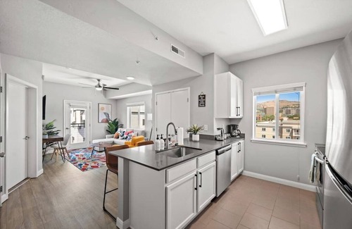 Central City Apartamento | Charming Downtown Getaway