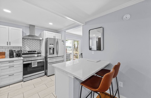 Southern Pines Casa | New owners! Downtown Corner Cottage - 1 Block Walk to Food & Fun - Dog Friendly