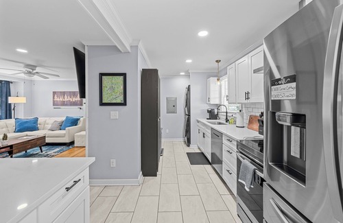 Southern Pines Casa | New owners! Downtown Corner Cottage - 1 Block Walk to Food & Fun - Dog Friendly