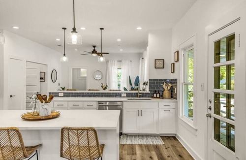 Clarksville Casa | Charming downtown Austin 6 bedroom Mansion