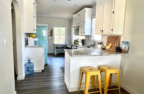 Wilmington Casa | Charming Downtown Cottage~Private Yard~Near Beach