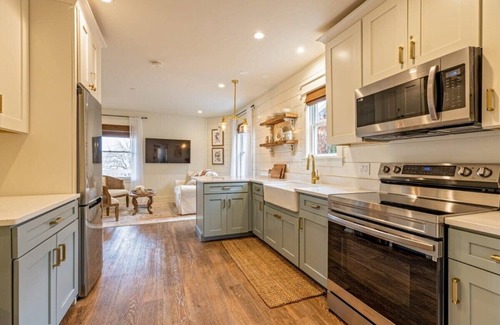 West Dundee Apartamento | Downtown Charming Farmhouse Apartment #1