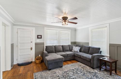 McCloud Casa | Charming Downtown McCloud Retreat home