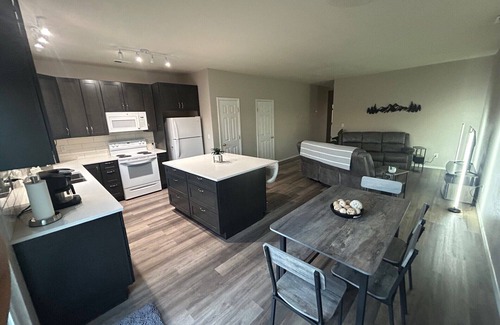 Redmond Casa | Charming duplex in NW Redmond, close to everything with peek-a-boo mountain view