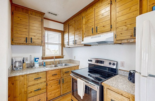 Avon Casa | Charming duplex with balcony, central AC, kitchenette, & dog-friendly