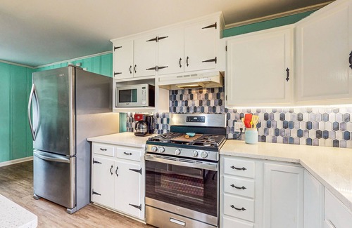 Fulton Casa | Charming duplex with fast WiFi 2 blocks from beach - snowbirds welcome