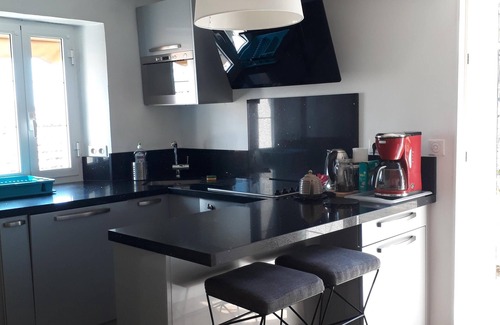 Le Suquet Apartamento | Choza escondida en Suquet con vista, terraza y piscina.