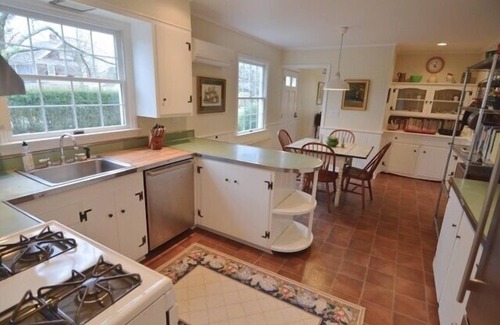 East Hampton North Casa | Encantadora cabaña East Hampton en gran propiedad; pasos al pueblo