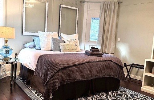 Eastwood Otro | Charming East Nashville 3BR - Walk to Dining, Music & Bars