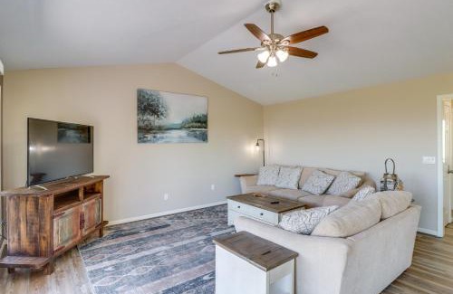 Edgemont Casa | Charming Edgemont Home with Deck and Lake Views!