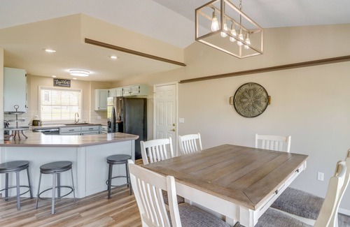 Edgemont Casa | Charming Edgemont Home w/ Deck & Lake Views!