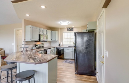 Edgemont Casa | Charming Edgemont Home w/ Deck & Lake Views!