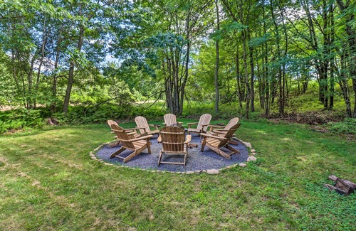 Long Pond Cabaña | Charming Emerald Lakes Cottage w/ Hot Tub!
