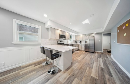 Erie Casa | Charming Erie Home ~ 2 Mi to Downtown Delights!