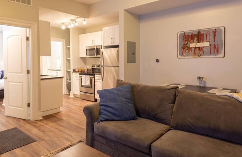 Midtown Apartamento | Cozy Traveler's Den with Queen Bed