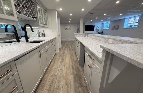 Township of Woolwich Casa | Charming Executive Bungalow with Hot Tub, close to St. Jacobs