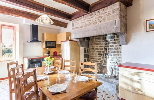 Saint-Pierre-Langers Cabaña | Casa acogedora con jardín, cerca de playas y puerto de Granville, ideal para familias