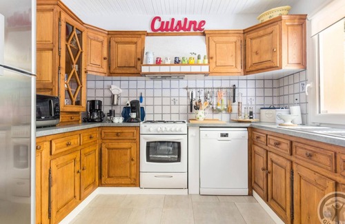 Gonneville-le-Theil Cabaña | Casa independiente con gran jardín, cerca de Cherbourg, con terrazas, chimenea y todas las comodidades