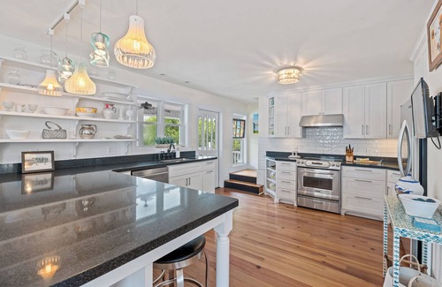 Wrightsville Beach Cabaña | Charming family cottage in the heart of Wrightsville Beach w/ wrapping porch