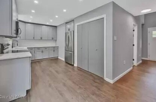 East Stroudsburg Casa | Charming Family Home With Fire Pit, Pool Table, Arcade, Darts &Foosball