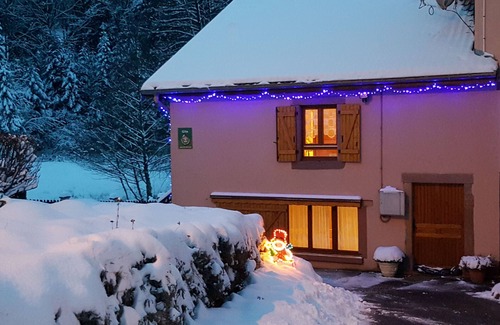 Vienville Cabaña | Escapada Acogedora en el Corazón de los Vosgos: Gîte Familiar con Piscina y Actividades