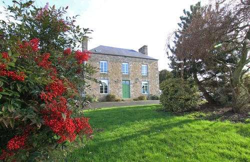 Vezins Cabaña | Casa independiente con vistas al Mont St-Michel, jardín privado, y todas las comodidades para familias y amigos.