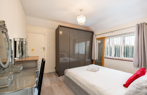 Watford Casa | Charming Family-Friendly Home Pass the Keys