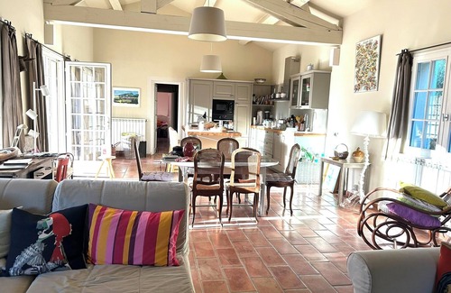 Eyragues Casa | Charming Family House, Garden and Swimming Pool in a pretty Provençal Village
