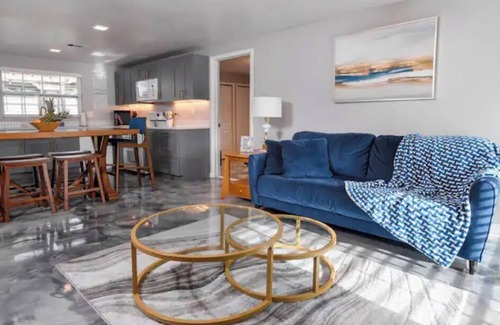 Brandon Casa | Charming Family Oasis - Dog-Friendly - Backyard