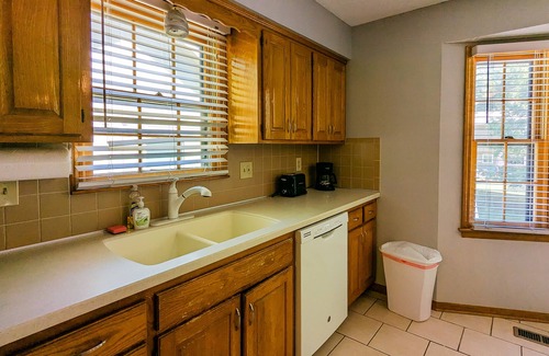 Overland Park Casa | Charming Family Retreat South Overland Park