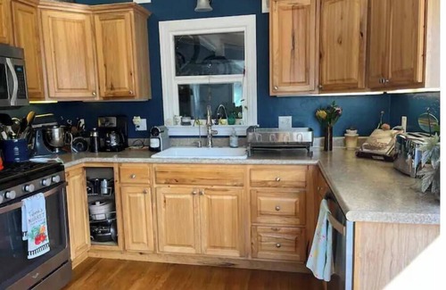 Jacoby Creek Casa | Charming Family Retreat in Town