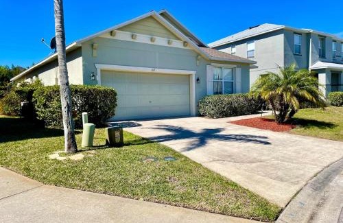 Windwood Bay Casa | Charming family retreat with Pool & Amenities Disney & top Attractions