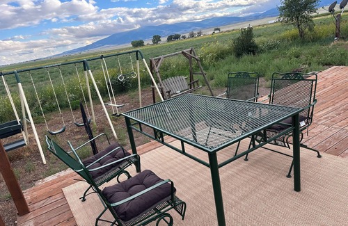 Monte Vista Casa | Charming Farm House 3-bedroom house in amazing Monte Vista with mountain views