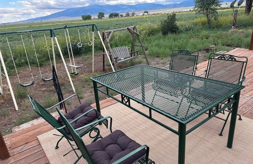 Monte Vista Casa | Charming Farm House 3-bedroom house in amazing Monte Vista with mountain views