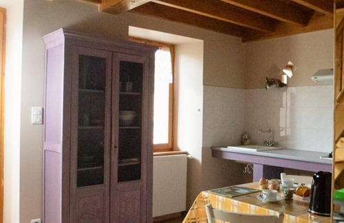 Saint-Julien-la-Vetre Cabaña | Acogedor gîte rural con terraza, jardín privado y visita a granja - admite mascotas