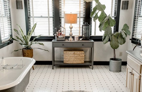 La Crosse Otro | Charming Farmhouse-Atmosphere of warmth & character. Be Tranquil. Be Happy Here!