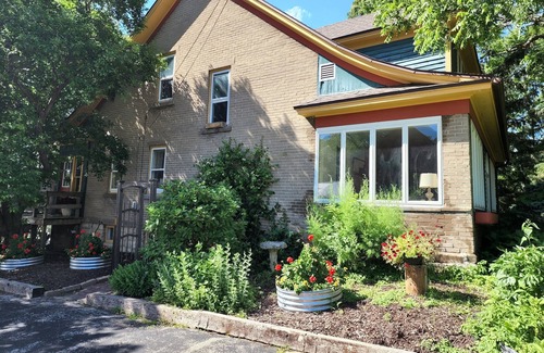 La Crosse Otro | Charming Farmhouse-Atmosphere of warmth & character. Be Tranquil. Be Happy Here!