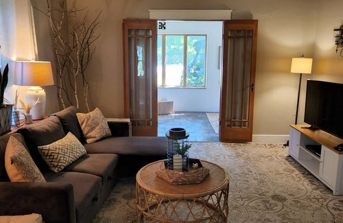 La Crosse Otro | Charming Farmhouse-Atmosphere of warmth & character. Be Tranquil. Be Happy Here!