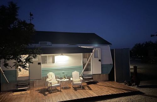 Tehachapi Casa | Charming Farmhouse in a Travel Trailer