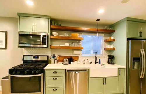 New Era Park Casa | Charming Farmhouse Retreat: 2 Beds 2 Bath with Garage