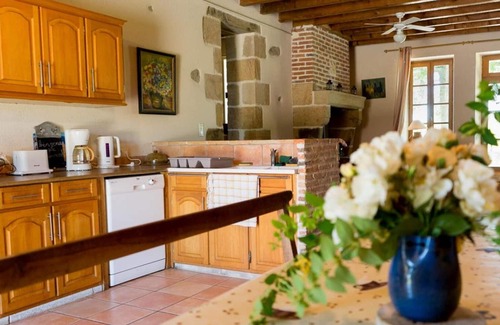 Souvigny Cabaña | Casa Rural con Piscina, Actividades y WiFi en Granja, Cerca de Souvigny